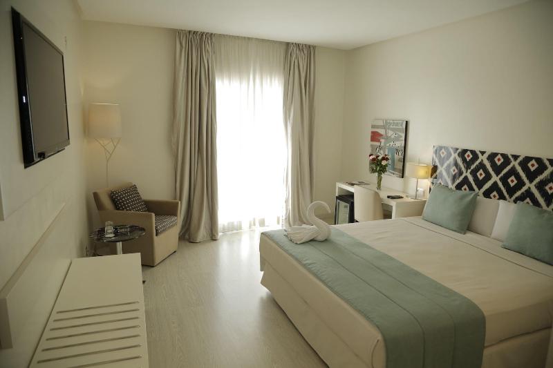 Al Mandari Hotel image
