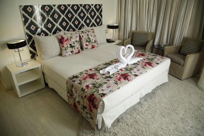 Al Mandari Hotel image