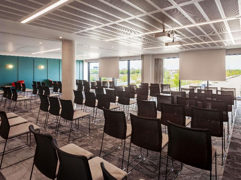 Novotel Cambridge North image