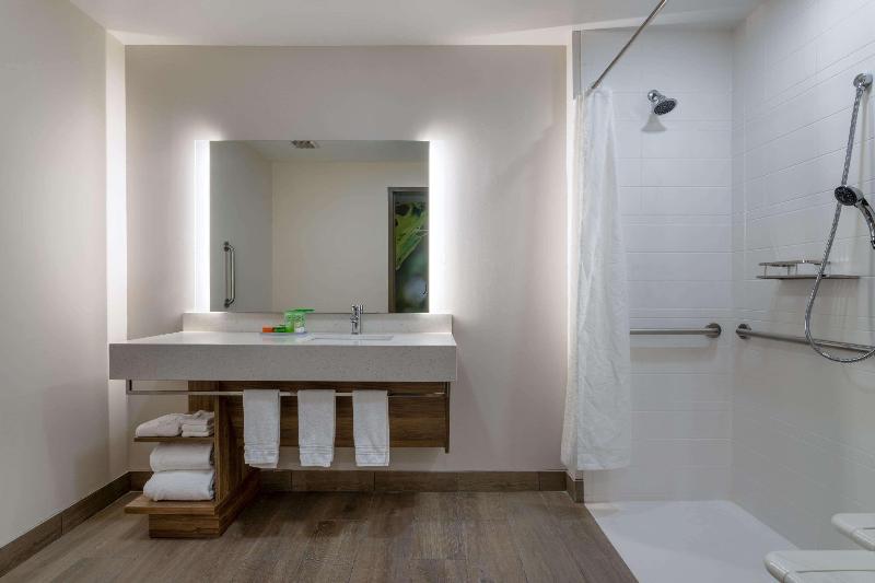 Wyndham Garden Orlando Airport image