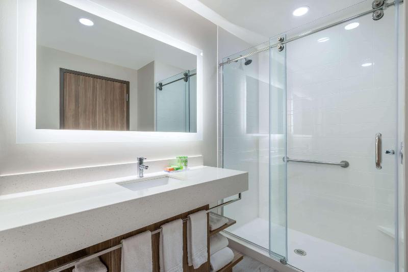 Wyndham Garden Orlando Airport image
