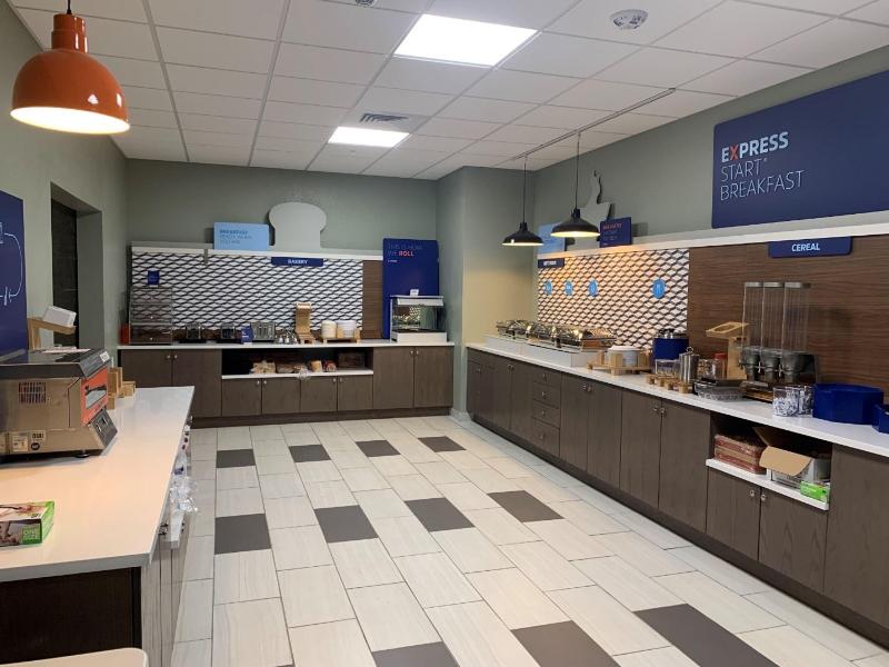 Holiday Inn Express & Suites Canon City By IHG image