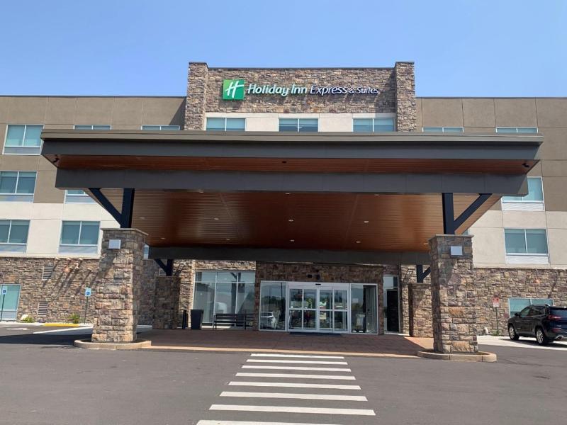 Holiday Inn Express & Suites Canon City By IHG image