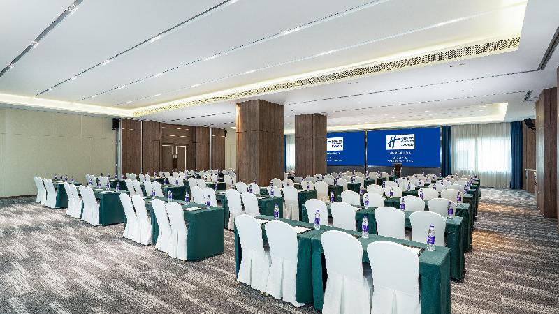 Holiday Inn Express Xining Railway Station image