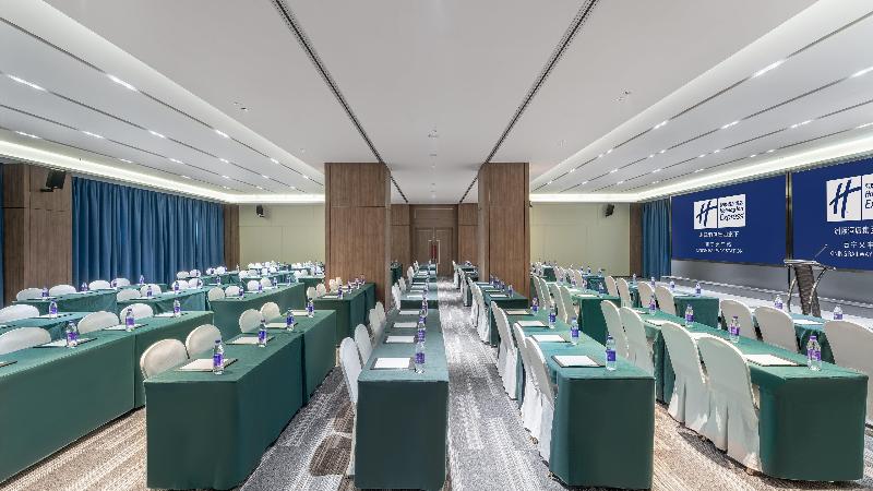 Holiday Inn Express Xining Railway Station image