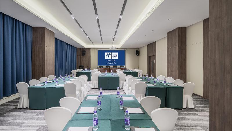 Holiday Inn Express Xining Railway Station image