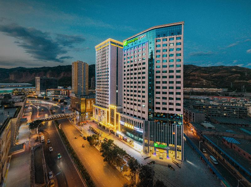 Holiday Inn Express Xining Railway Station image