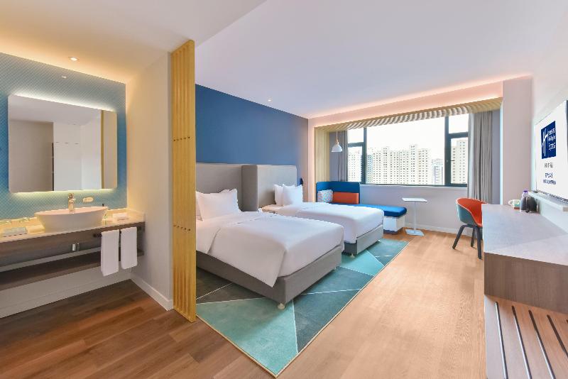 Holiday Inn Express Xining Railway Station image
