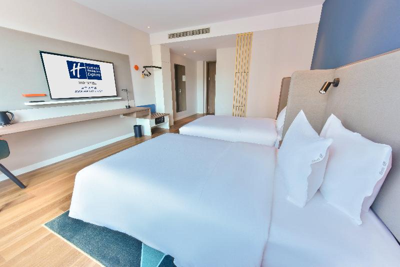 Holiday Inn Express Xining Railway Station image