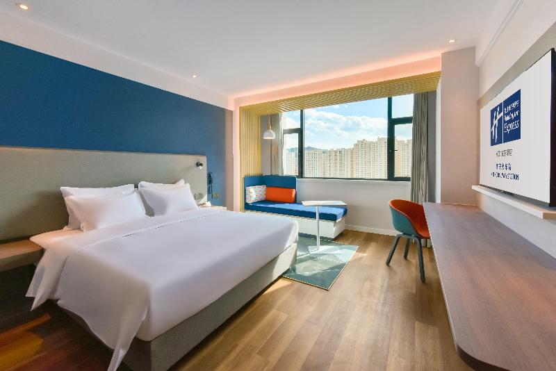 Holiday Inn Express Xining Railway Station image