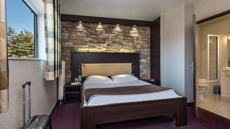 Logis Hotel Les Portes D'Apcher image