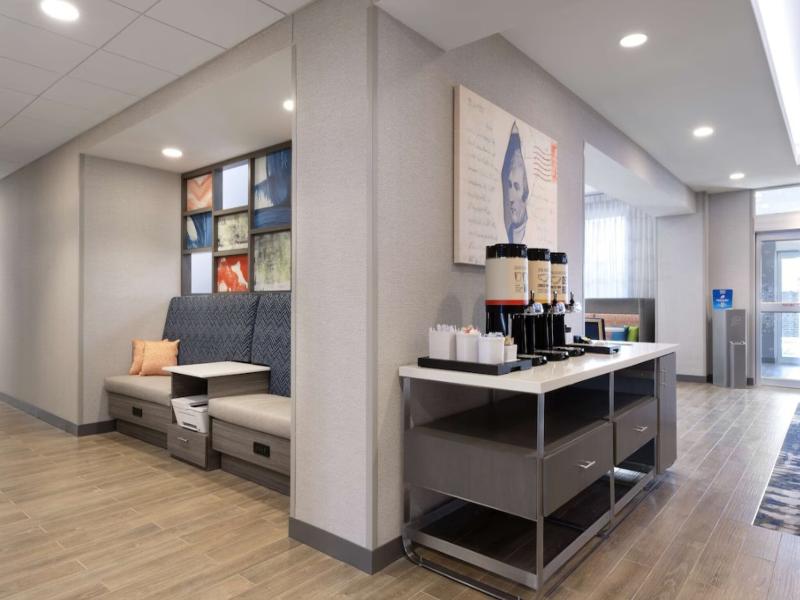 Hampton Inn & Suites St. Charles Old Town Area, MO image