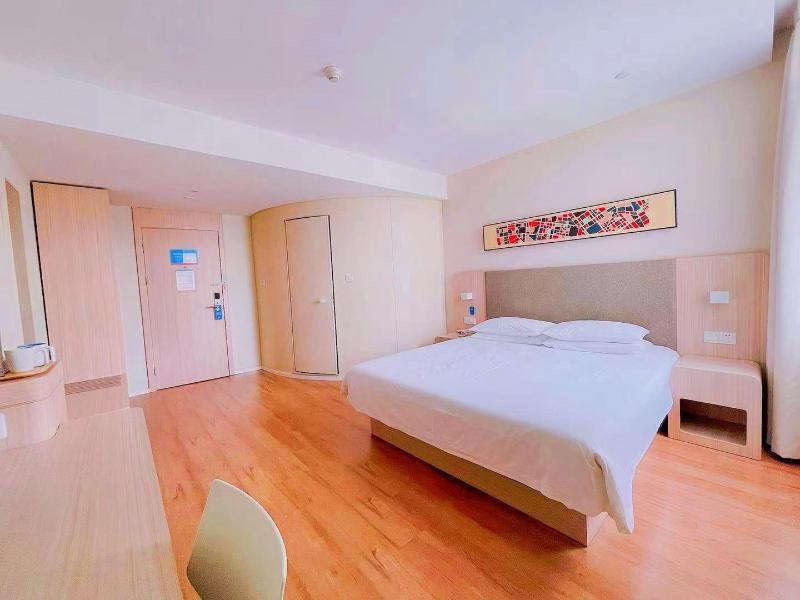 Hanting Hotel Dunhua Railway Station image
