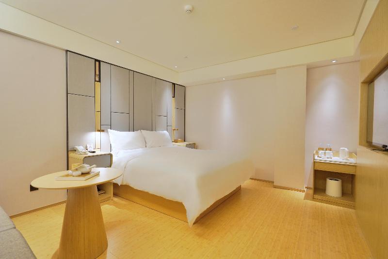 Bed room