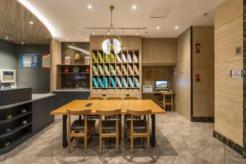 Hanting Hotel  Haining Haichang Road Railway Stati image