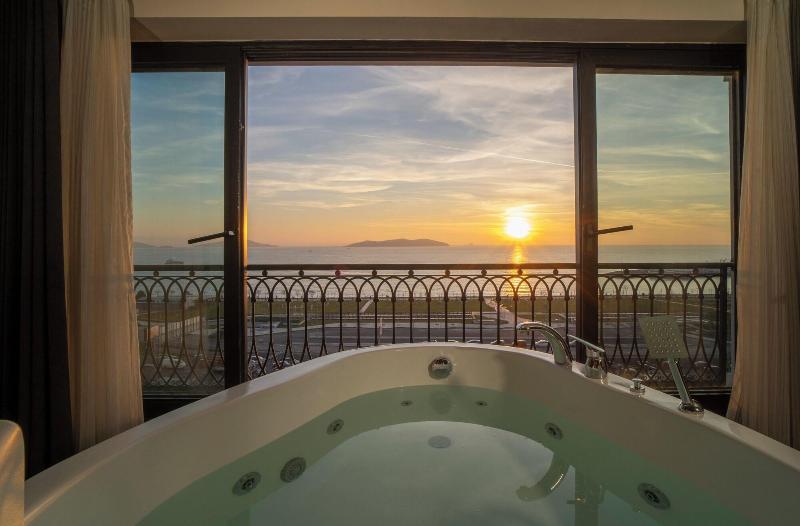 La Cielo Hotel image