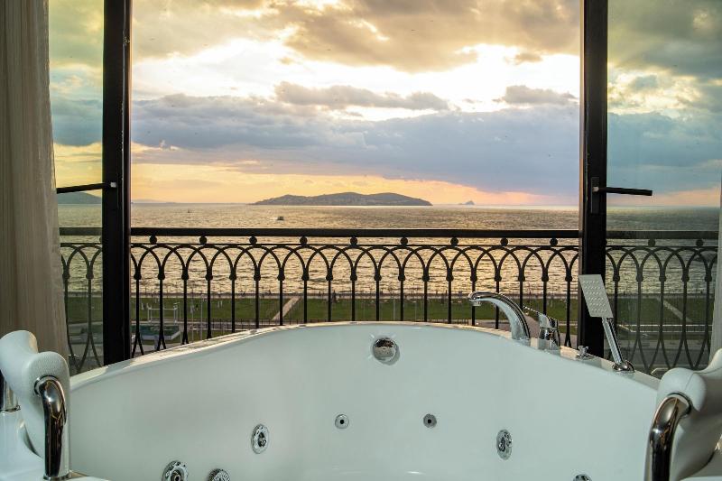 La Cielo Hotel image