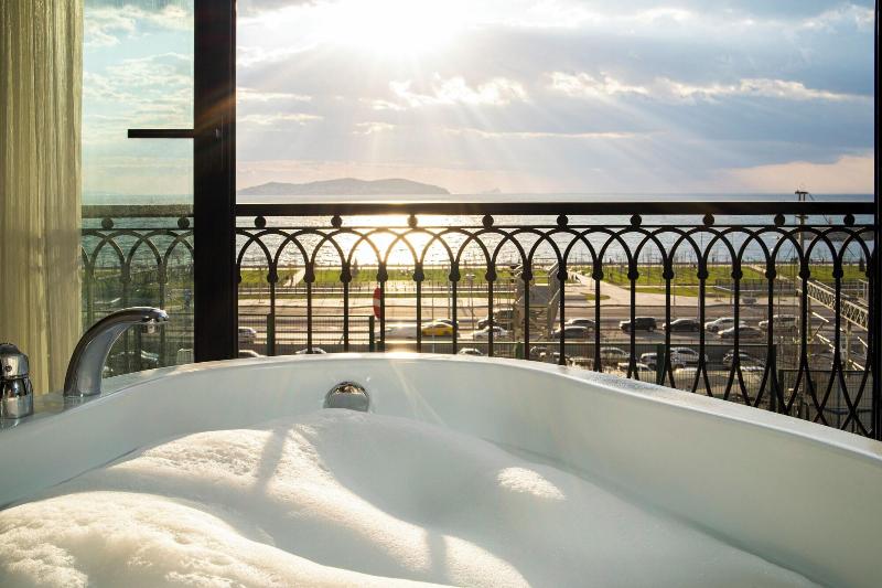 La Cielo Hotel image