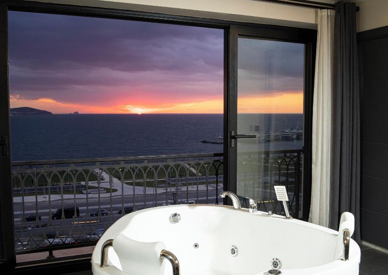 La Cielo Hotel image