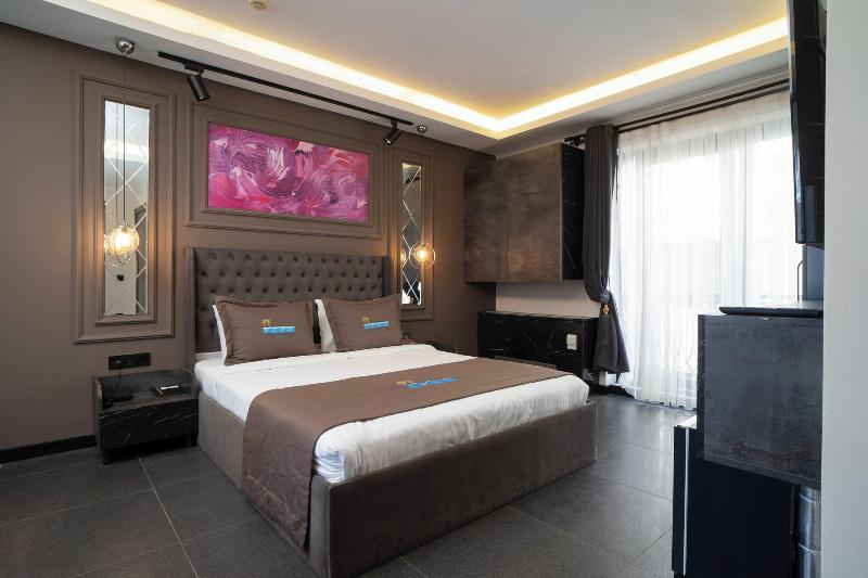 La Cielo Hotel image