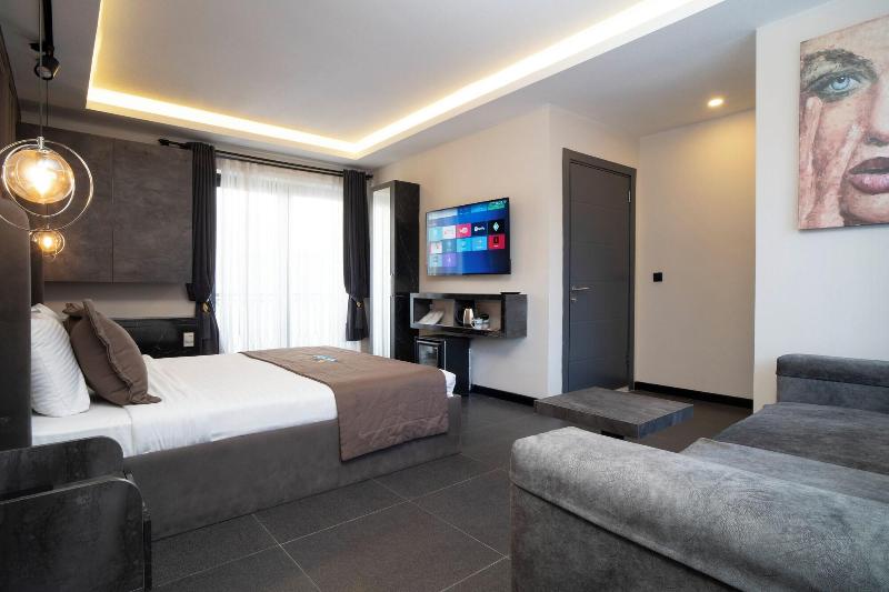 La Cielo Hotel image