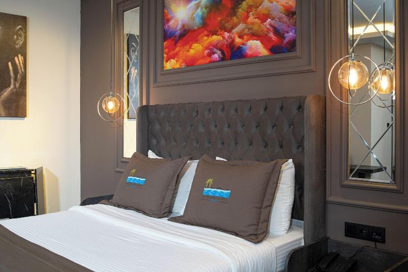 La Cielo Hotel image