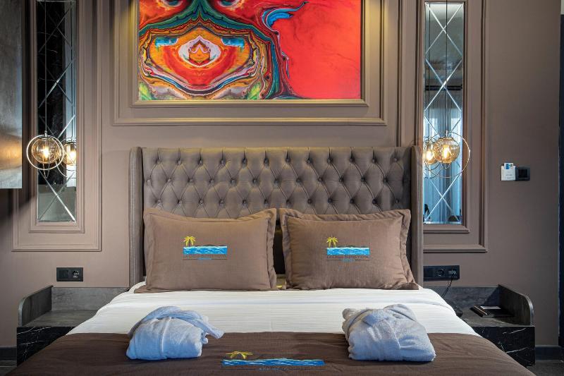 La Cielo Hotel image