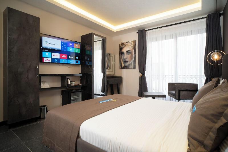 La Cielo Hotel image