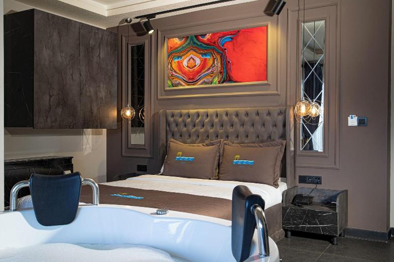 La Cielo Hotel image