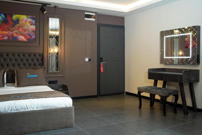 La Cielo Hotel image