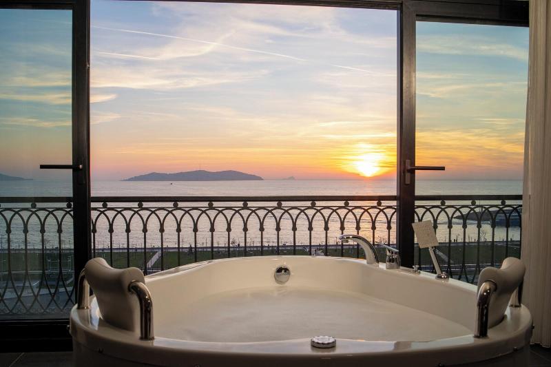 La Cielo Hotel image