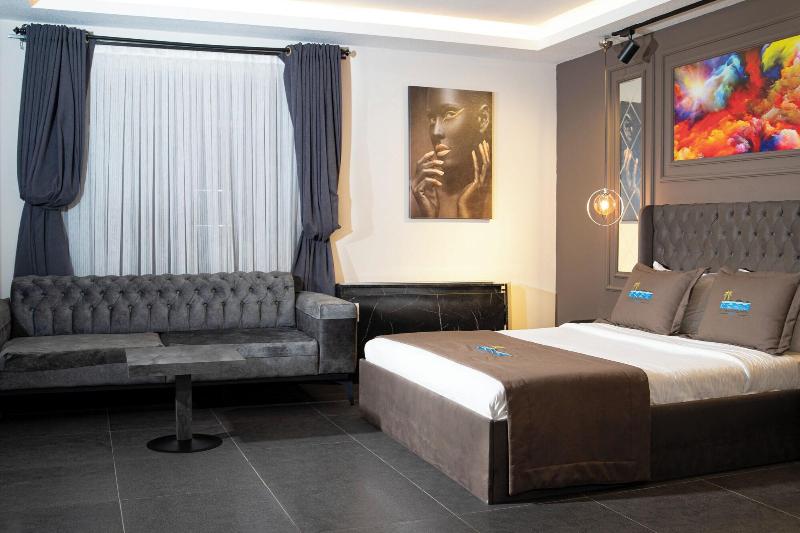 La Cielo Hotel image
