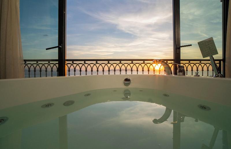 La Cielo Hotel image