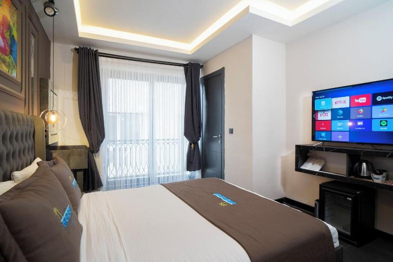La Cielo Hotel image