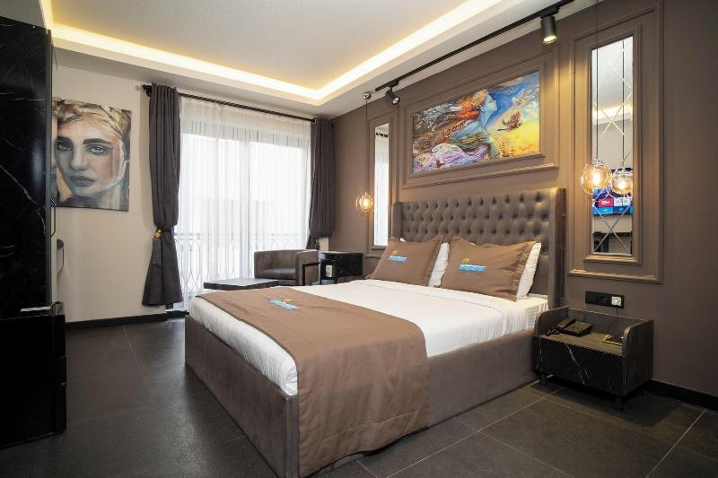 La Cielo Hotel image