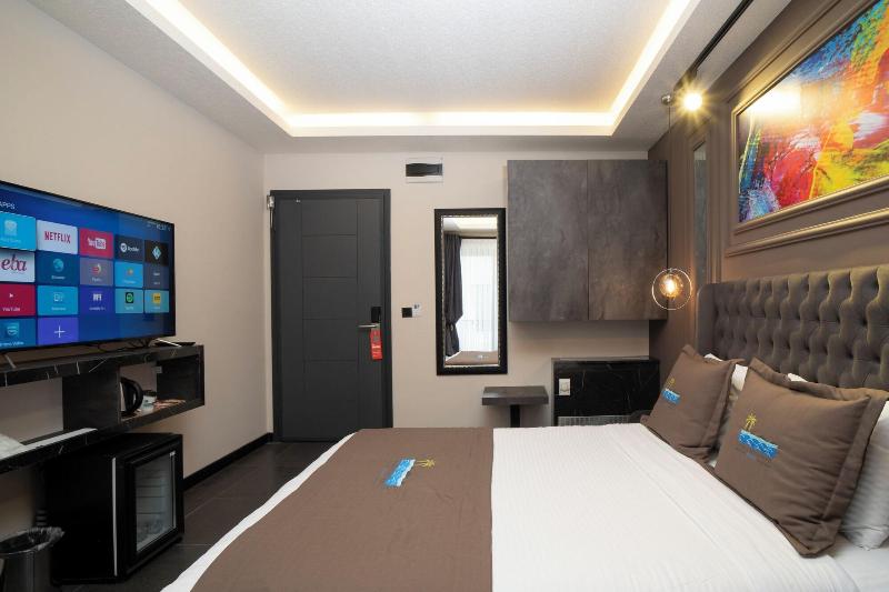 La Cielo Hotel image