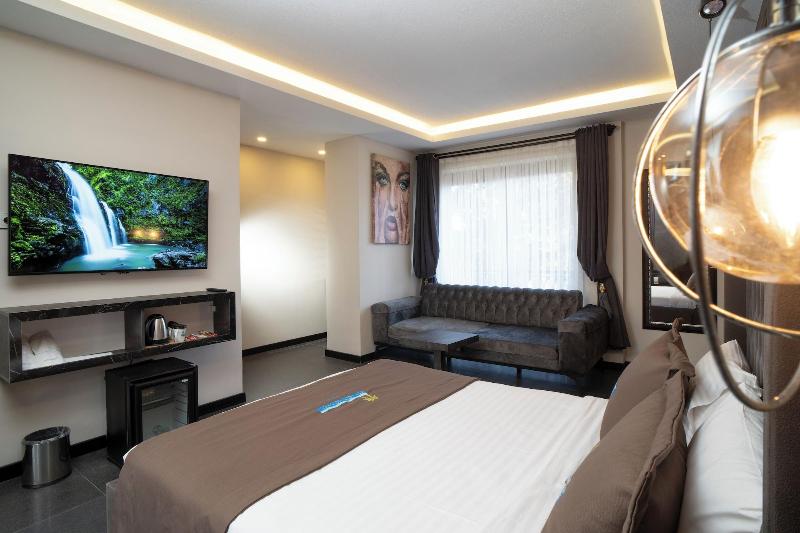 La Cielo Hotel image