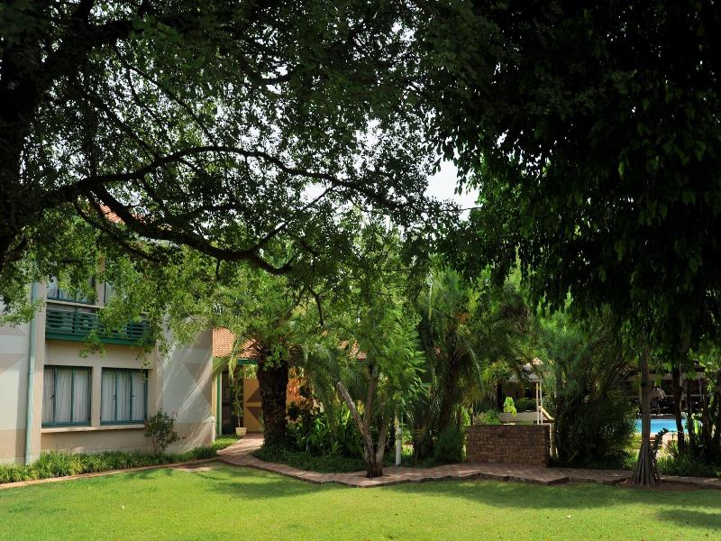 Cresta Bosele Hotel — exterior view
