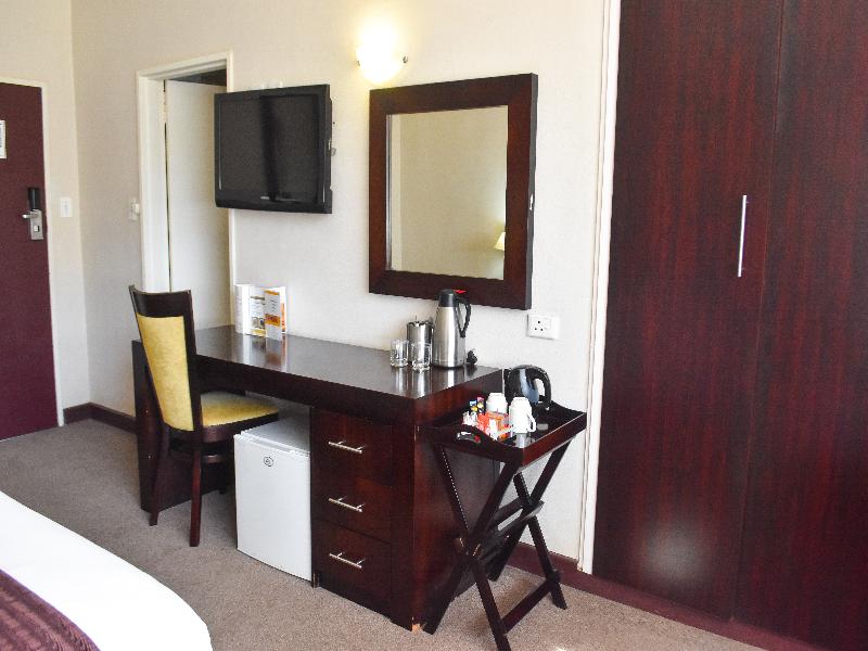 Cresta Bosele Hotel image