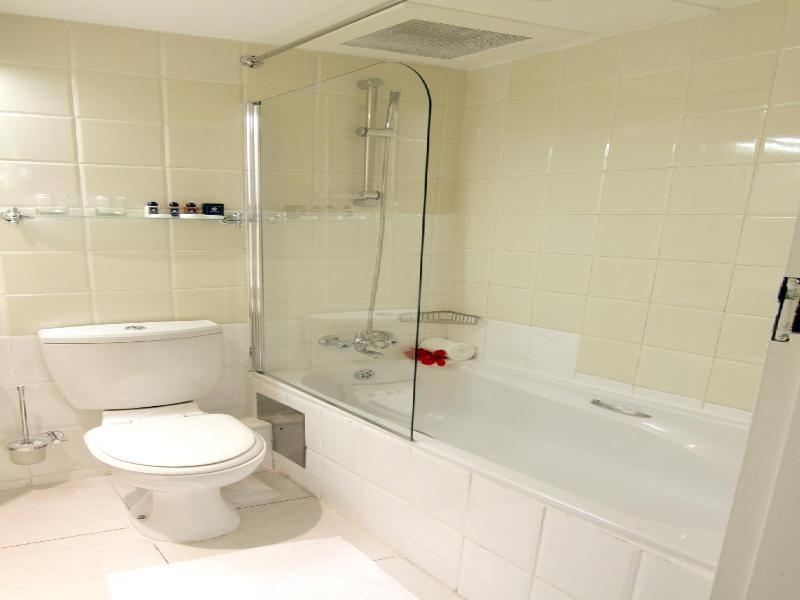 Cresta Bosele Hotel image