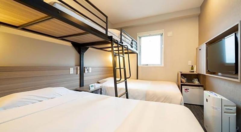Super Hotel Shin Yokohama image