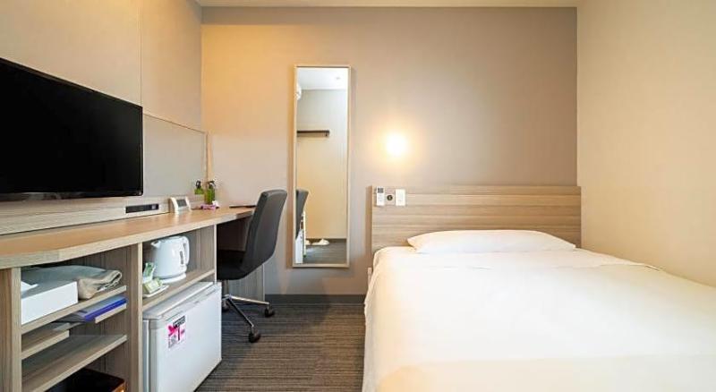 Super Hotel Shin Yokohama image