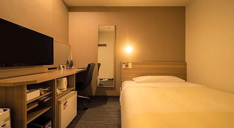 Super Hotel Shin Yokohama image
