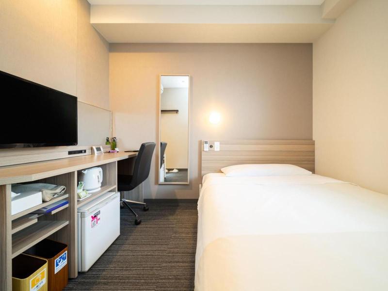 Super Hotel Shin Yokohama image