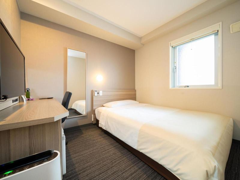 Super Hotel Shin Yokohama image