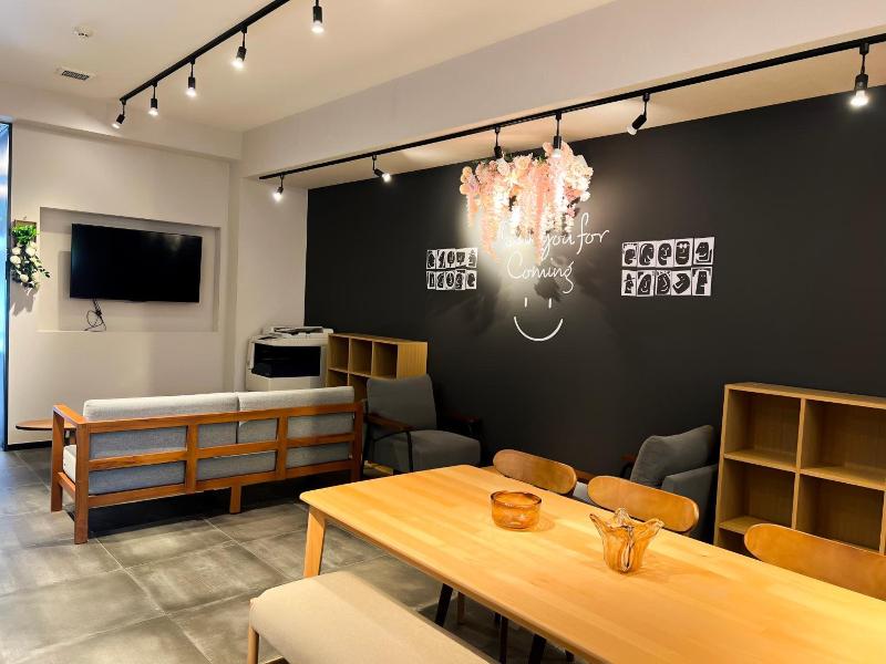 Dot Hotel Hangout image