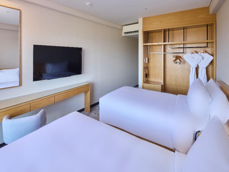 Crowne Plaza Okinawa Uruma Hills, an IHG Hotel image