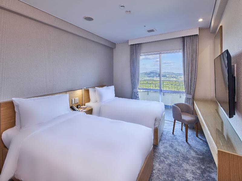 Crowne Plaza Okinawa Uruma Hills, an IHG Hotel image