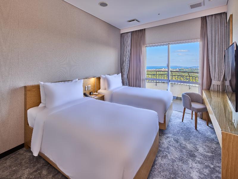Crowne Plaza Okinawa Uruma Hills, an IHG Hotel image