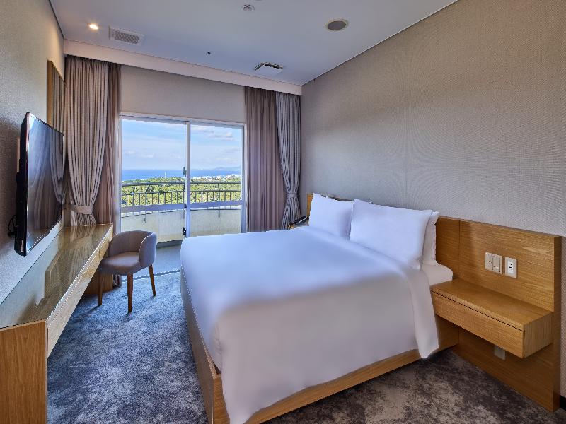 Crowne Plaza Okinawa Uruma Hills, an IHG Hotel image
